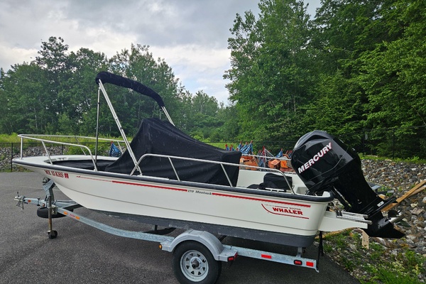17ft Boston Whaler Yacht For Sale