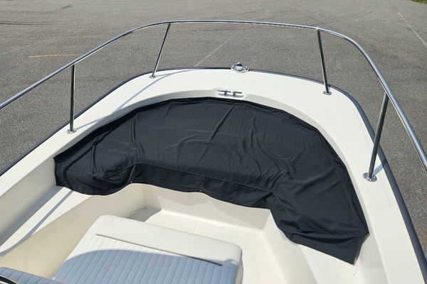 17ft Boston Whaler Yacht For Sale