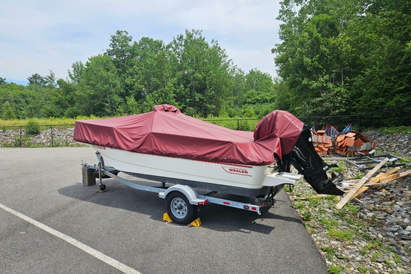17ft Boston Whaler Yacht For Sale