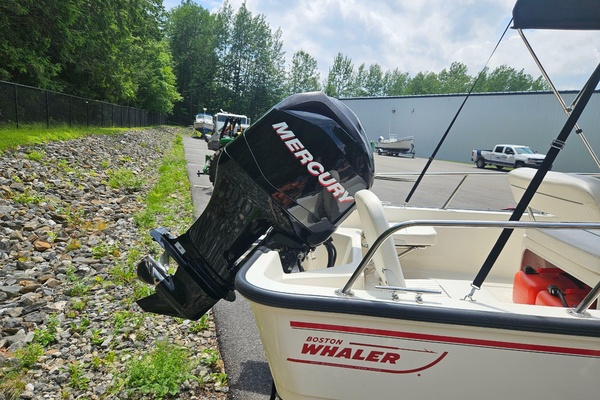 17ft Boston Whaler Yacht For Sale