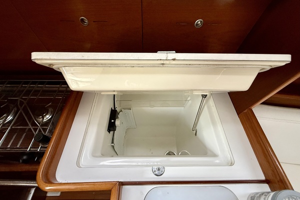 Kinetic 36ft Beneteau Yacht For Sale