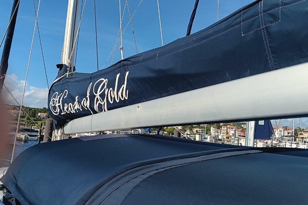 Photo of the 1998 Hunter Passage 450 "Heart of Gold"