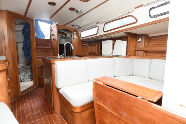 L  Attitude 40ft Sabre Yacht For Sale