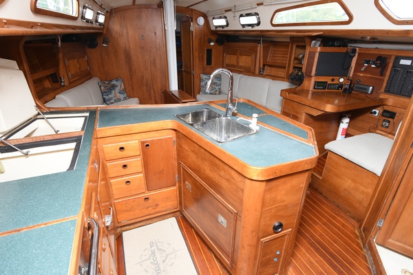L  Attitude 40ft Sabre Yacht For Sale