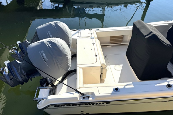 25ft Grady White Yacht For Sale