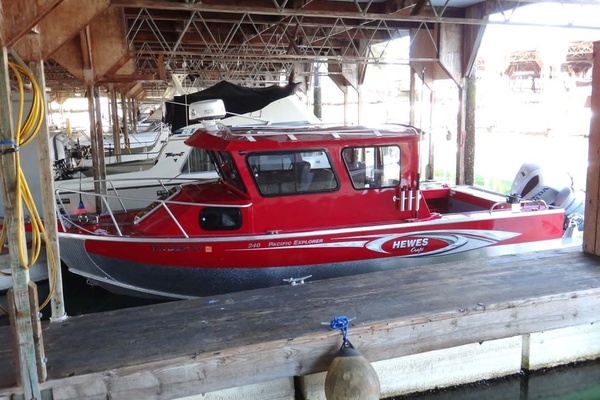 24ft Hewescraft Yacht For Sale