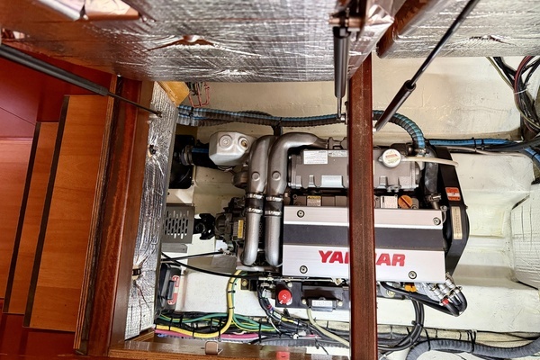 Lagoon Power 43 Yacht For Sale