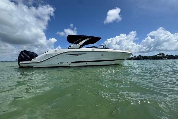 Photo of the 2017 Sea Ray 