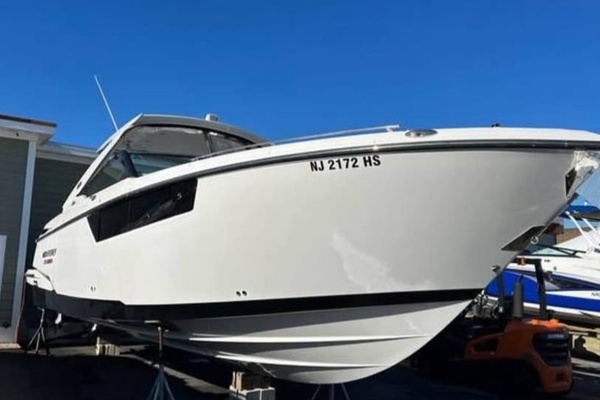 Photo of the 2021 Monterey 385SE Super Express