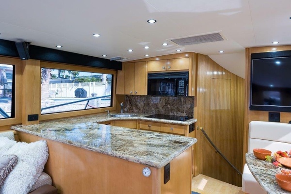 Hatteras 60 SALT RUSH - Galley