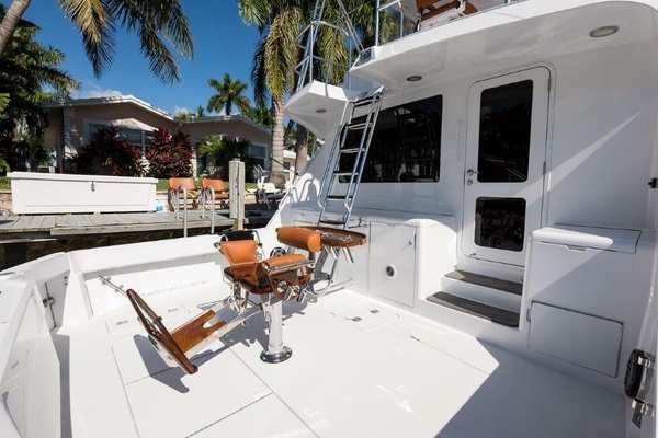 Hatteras 60 SALT RUSH -  Cockpit