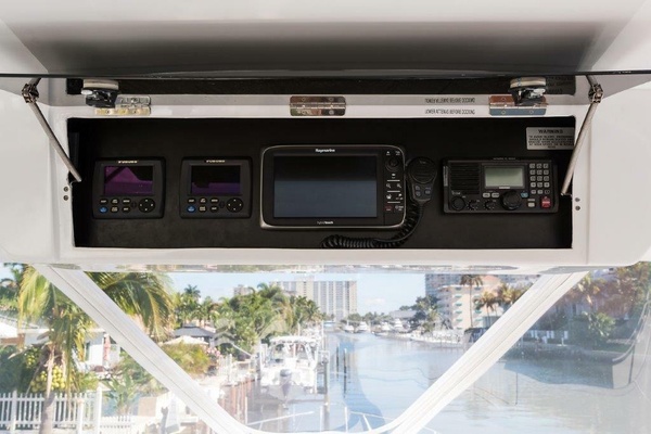 Hatteras 60 SALT RUSH - Flybridge/Helm