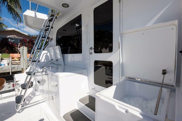Hatteras 60 SALT RUSH -  Cockpit