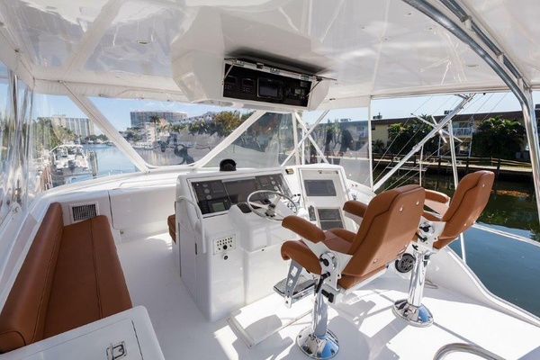 Hatteras 60 SALT RUSH - Flybridge/Helm