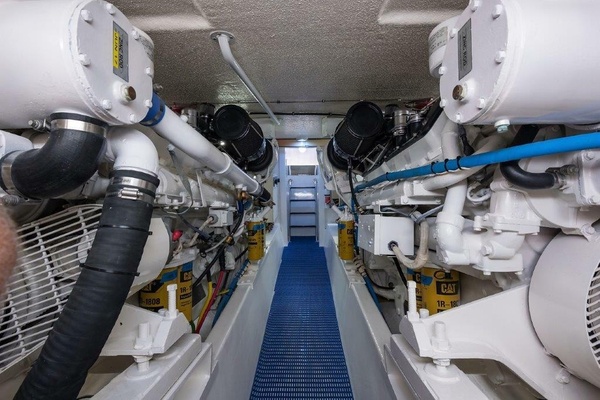 Hatteras 60 SALT RUSH - Engine Room
