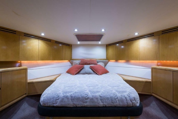 Hatteras 60 SALT RUSH - Forward Guest Cabin