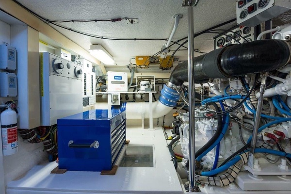 Hatteras 60 SALT RUSH - Engine Room
