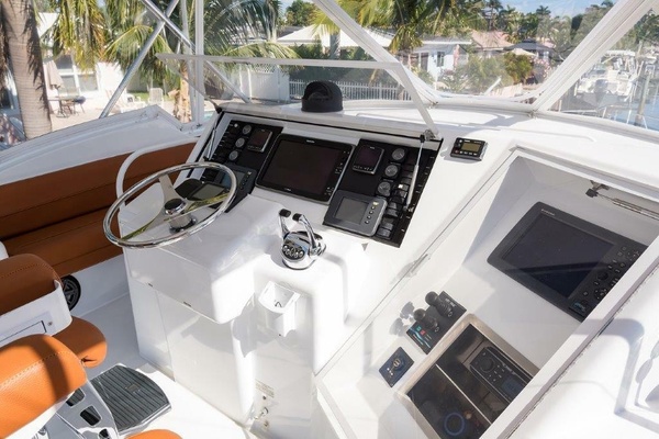 Hatteras 60 SALT RUSH - Flybridge/Helm
