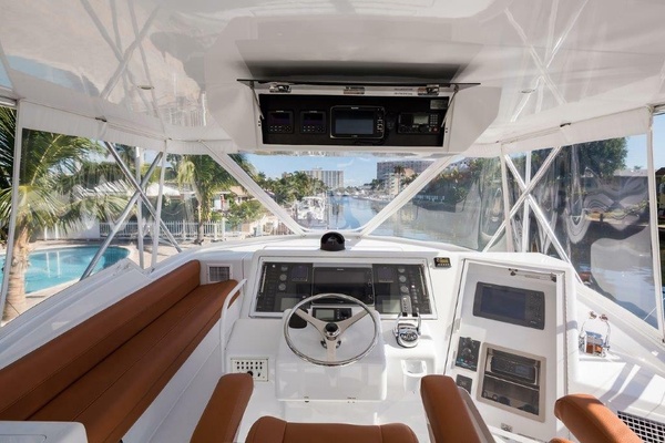 Hatteras 60 SALT RUSH - Flybridge/Helm