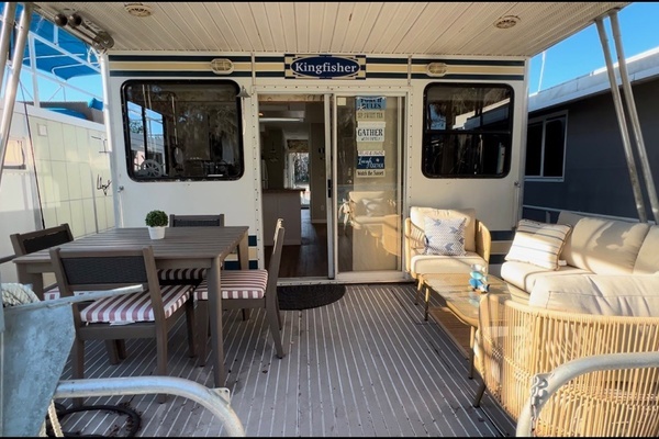 Photo of the 1999 Aqua Chalet 4614 "Kingfisher"
