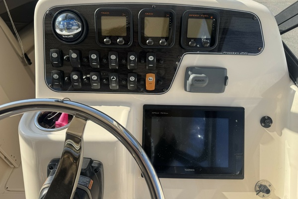 25ft Grady White Yacht For Sale