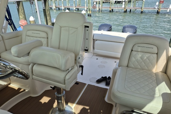 Rising Sun 33ft Grady White Yacht For Sale