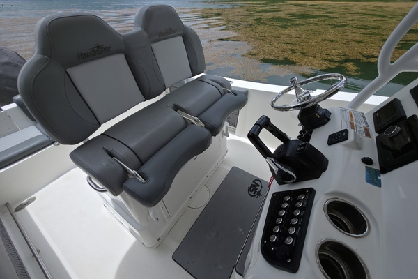 26ft NauticStar Yacht For Sale