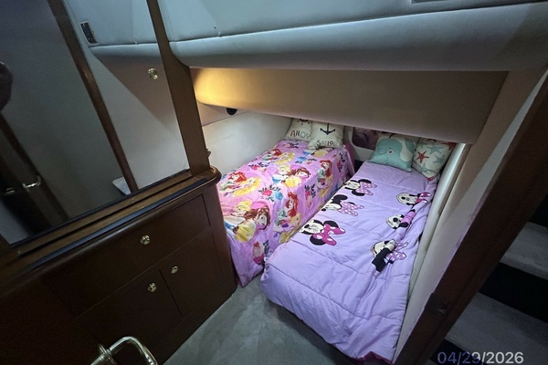 2000 Cruisers Yachts 44