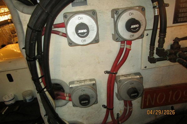 44' Cruisers battery switches