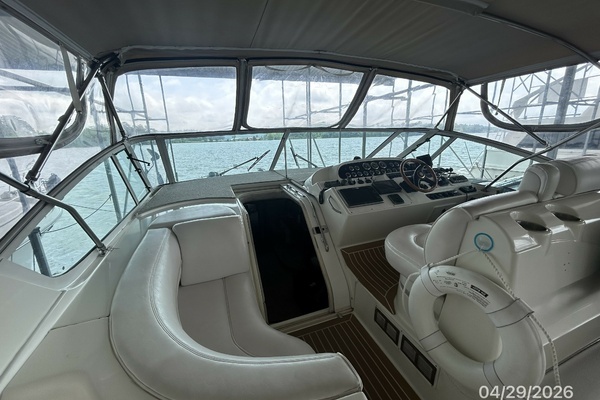 2000 Cruisers Yachts 44