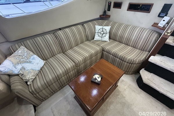 44' Cruisers salon starboard aft seating