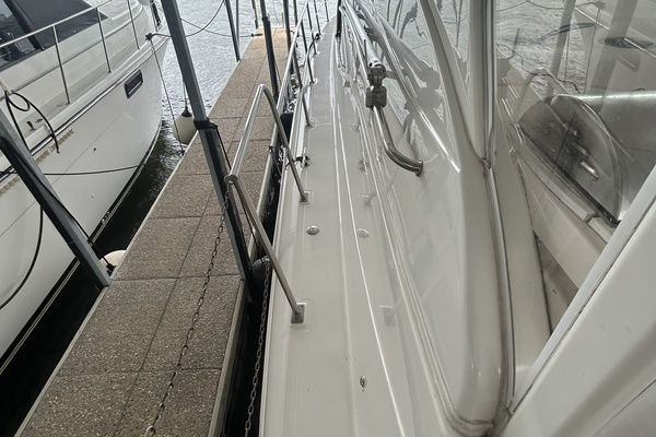 44' Cruisers port side deck2