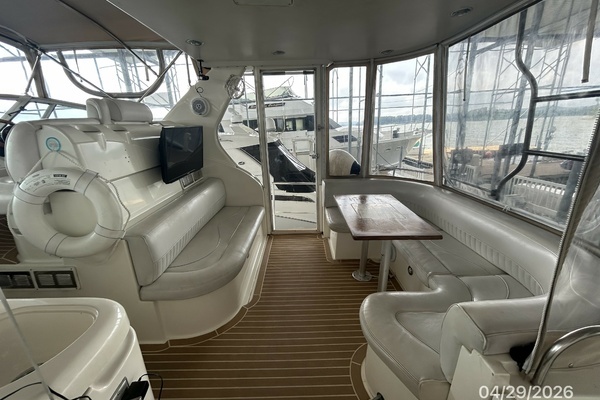 2000 Cruisers Yachts 44