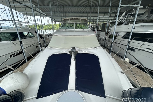 2000 Cruisers Yachts 44