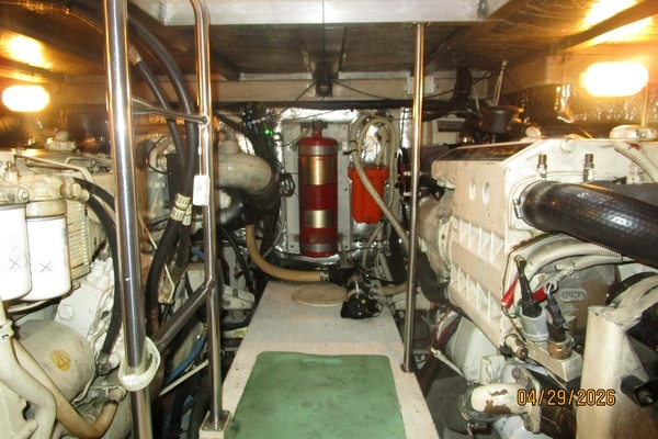 2000 Cruisers Yachts 44