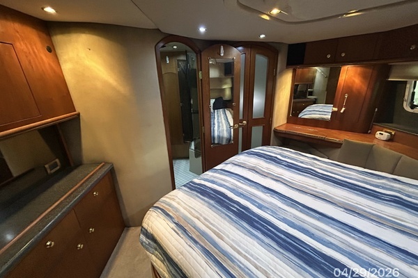 2000 Cruisers Yachts 44