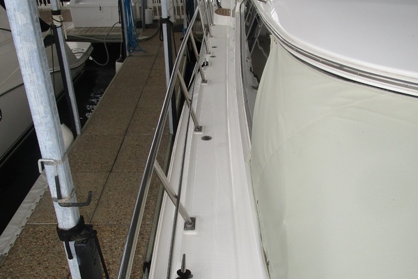 44' Cruisers starboard side deck1