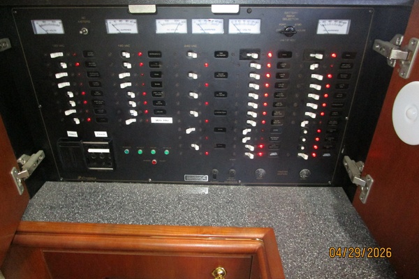44' Cruisers electrical panel1