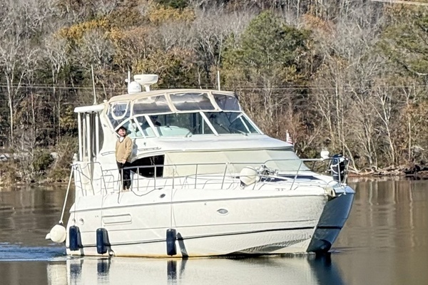 Photo of the 2000 Cruisers Yachts 4450 "Bay Dreamer II"