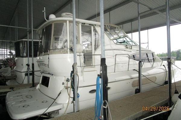 Photo of the 2000 Cruisers Yachts 4450 "Bay Dreamer II"