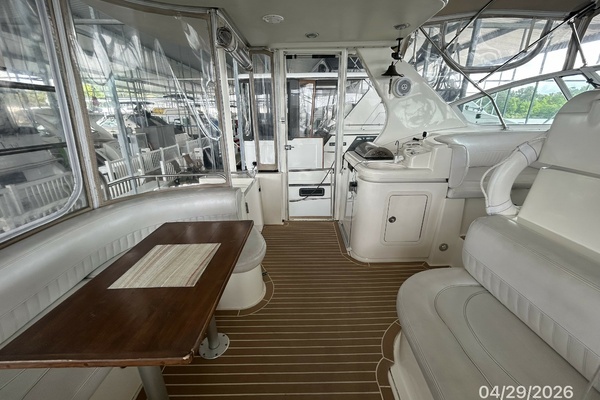 2000 Cruisers Yachts 44