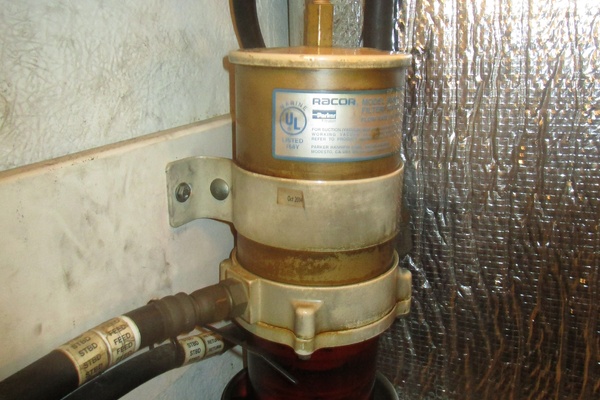 44' Cruisers starboard Racor fuel filter