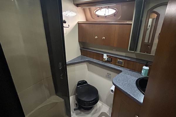 44' Cruisers guest head-shower