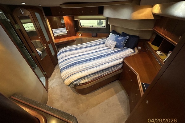 2000 Cruisers Yachts 44