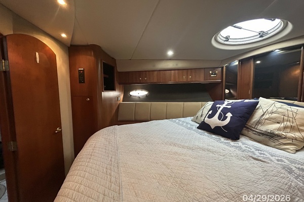 2000 Cruisers Yachts 44