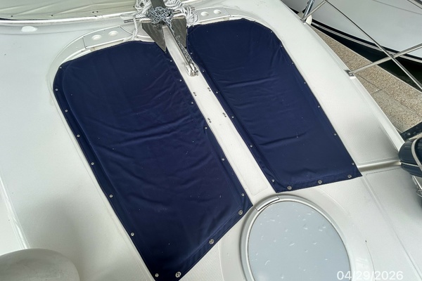 44' Cruisers foredeck sunpad