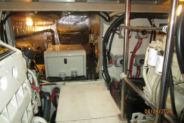 2000 Cruisers Yachts 44
