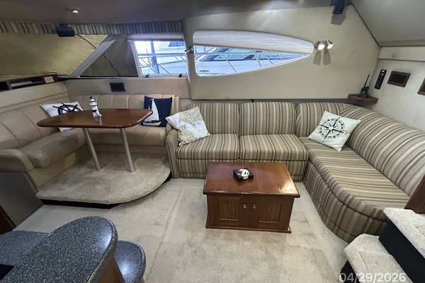 44' Cruisers salon starboard