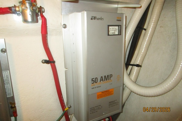 44' Cruisers battery charger1