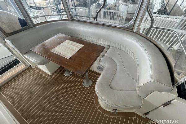 2000 Cruisers Yachts 44